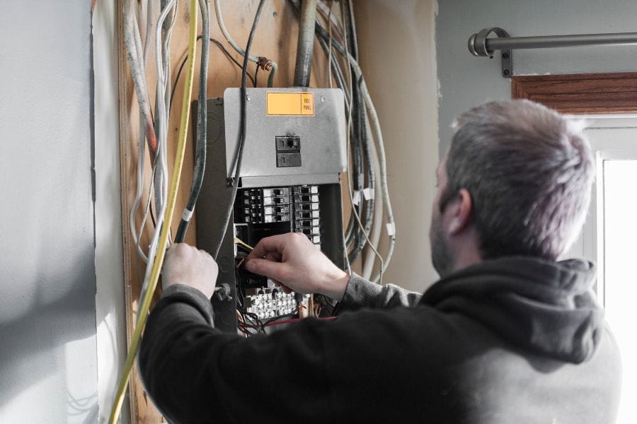 12 How Much Do Electricians Make In California