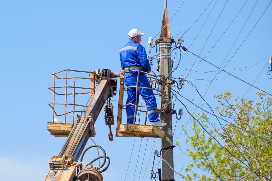 7 How Much Do Electricians Make A Year